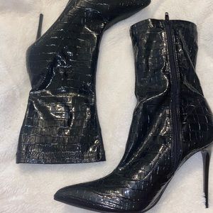 Black leather bootie